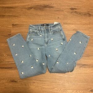 Holister jeans with rose embroidery! size 00 and perfect condition!